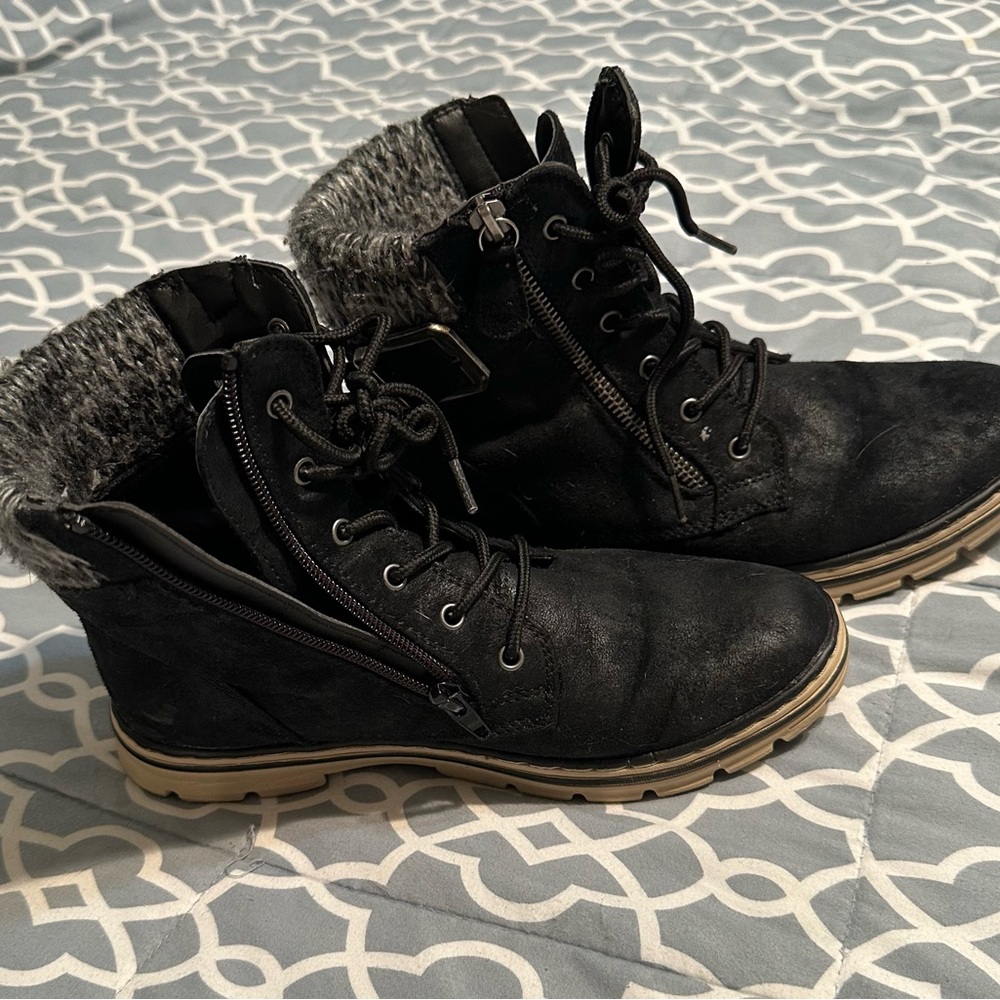 Cliffs by WHITE MOUNTAIN Black and Gray Ankle Boots with Knitted Collar